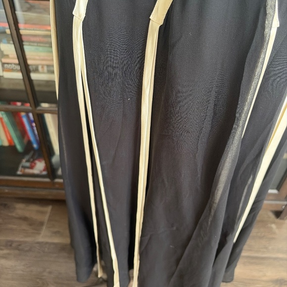 Adriana Papel Evening, Silk Chiffon Black and Cream Dress, size 10p - Picture 4 of 7